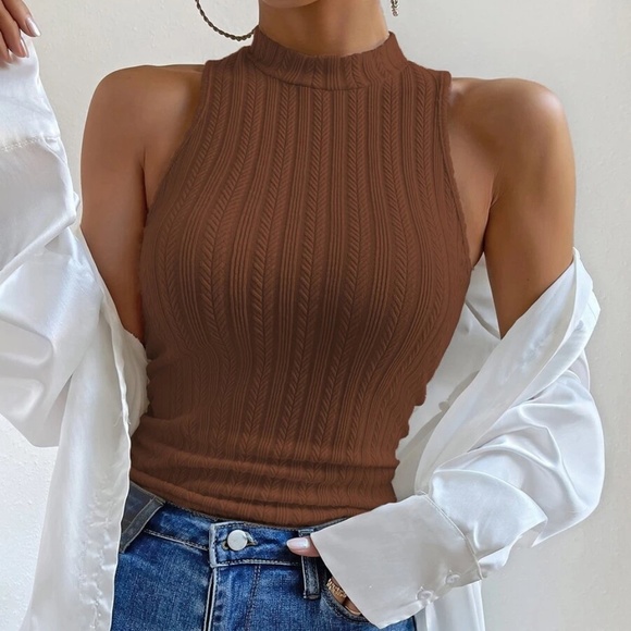 Fitted Ribbed Knit Mock Neck Tank Top - Picture 5 of 10